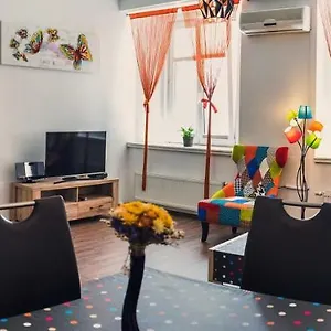  Apartment Tara